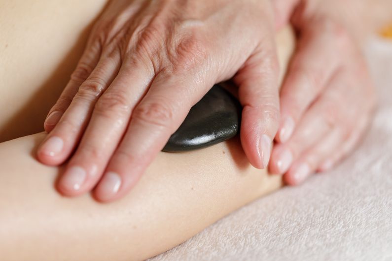 Hot Stones in der Massage